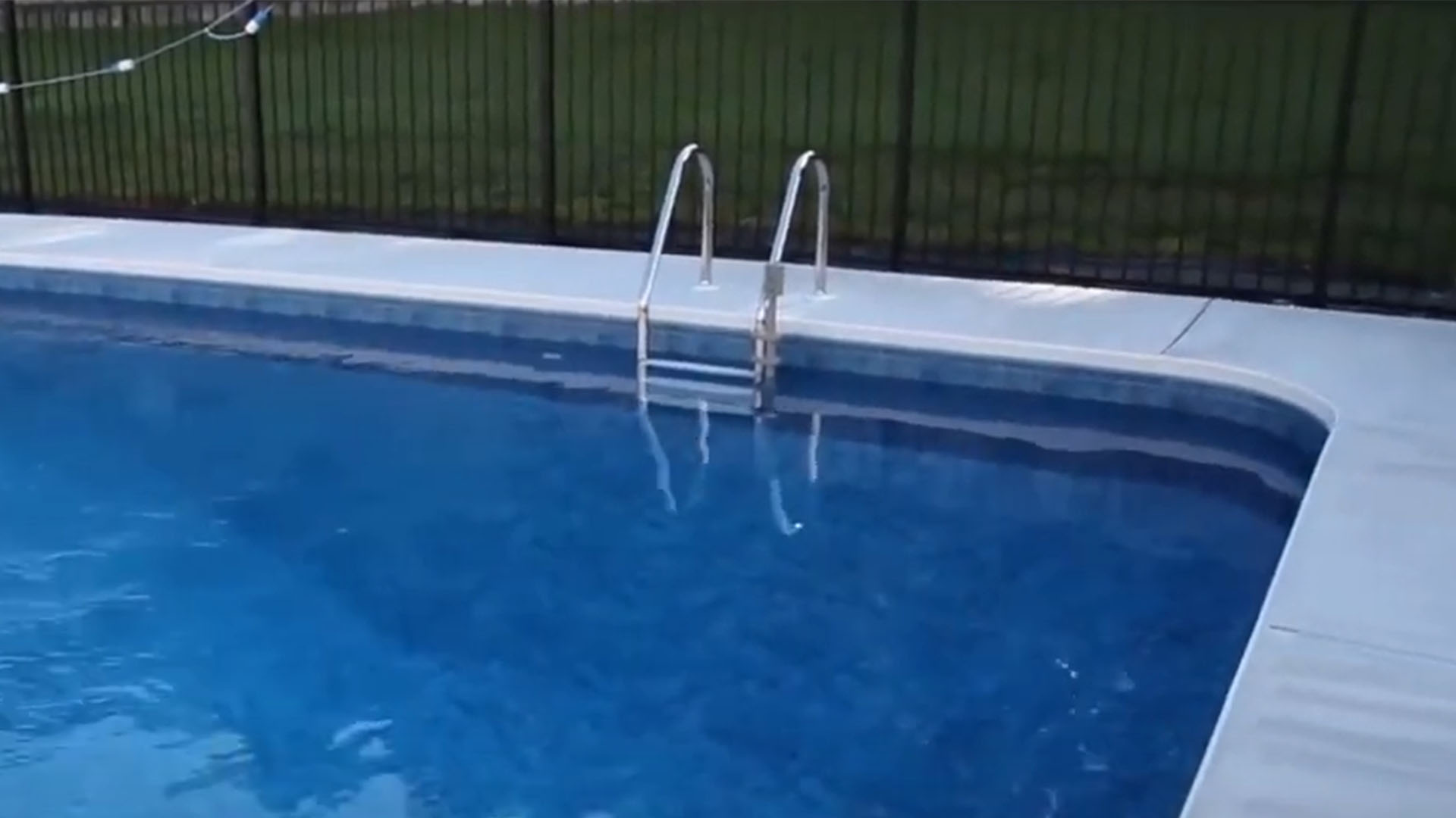 Escalera de escalones plegables de fácil instalación para piscina